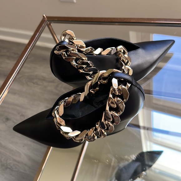 Authentic Burberry shoes - Picture 13 of 16